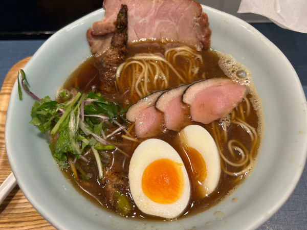 「にほんいち醤油そば+肉巻きアスパラ」@麺巧 潮の写真