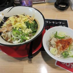 カラシビまぜそばチーズ（１２００円）＋デブ丼３９０円
