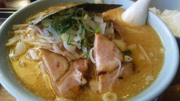 「みそラーメン 880円＋ライス 198円」@ラーメン華小屋の写真