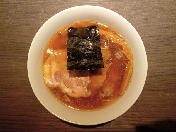 「醤油チャーシュー麺」@支那そばや 本店の写真