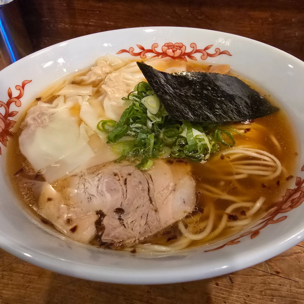 「雲呑入り醤油旨味ソバ」@ラーメン専門店 なんぞの写真