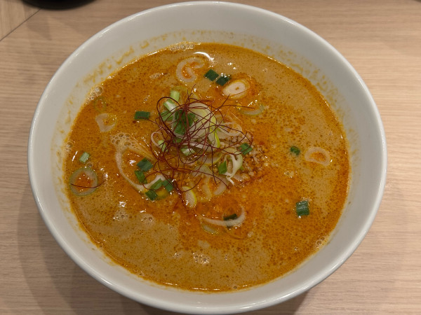 「【期間限定】担担麺　980円」@ラーメンステーション 大阪駅前第4ビル店の写真