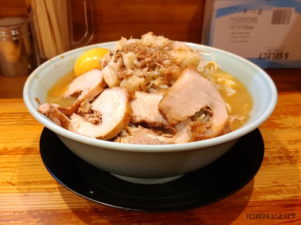 「チャーシューメン（中）＋味玉」@ラーメン盛太郎の写真