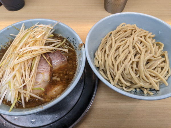 「特製つけ麺＋ネギ」@麺でる 南大沢店の写真