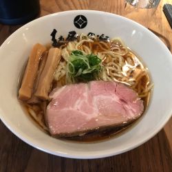 煮干し醤油ら～麺 900円 + クーポン大盛り