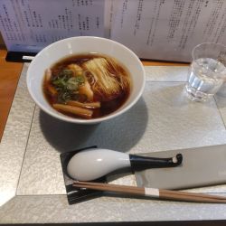 黒醤油ラーメン