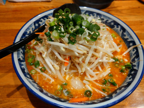 「石臼辛味噌ラーメン(870円)+野菜大盛り(100円)」@らぁめん みそ家の写真