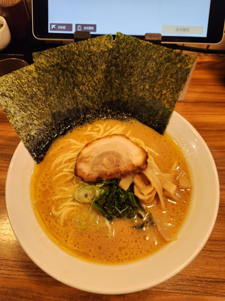 「醤油ラーメン大盛」@横浜らぁめん 桜花  西口本店の写真