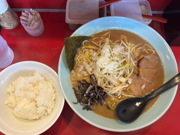 「とんこつねぎ正油大盛(1000)半ライス(100)」@長浜らーめん 世田谷店の写真