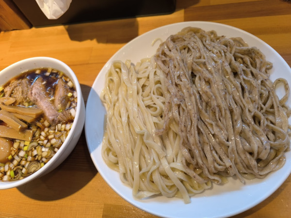 「焙煎2色つけ麺(無料大盛)(1,200)＋玉子(100)」@らぁめん りきどうの写真