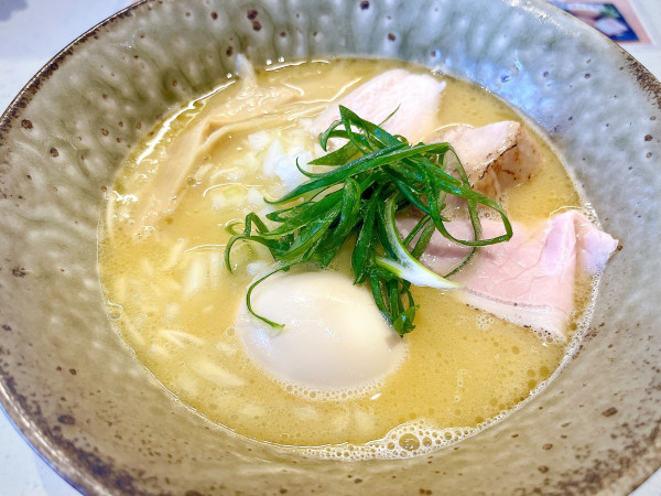 「鶏そば(980円)、味玉(CP)」@中華そば 九道の写真