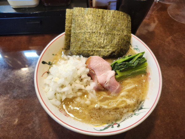 「豚骨醤油ラーメン+玉ねぎ増し」@こいけのいえけいの写真