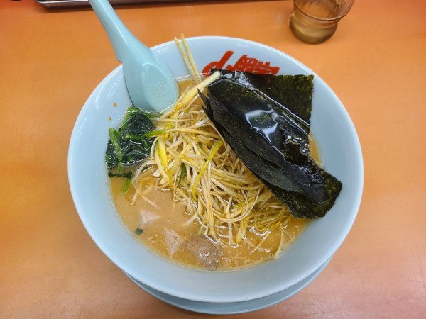 「ネギ醤油ラーメン」@ラーメン山岡家 厚木店の写真