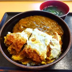 カレーかつ丼（￥800）