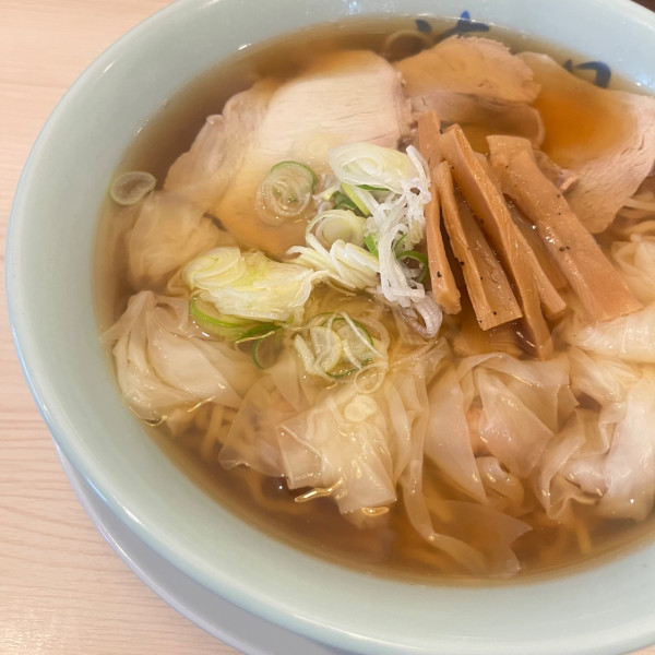 「ワンタン麺大盛り¥1100」@ワンタンメンの満月 三鷹店の写真