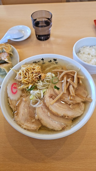 「生姜チャーシューメン1,190円＋餃子3個390円＋並ライス17」@麺や 赤堀の写真