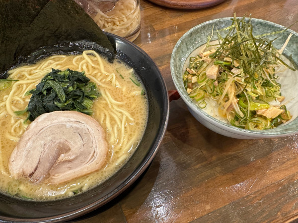「家系ラーメン」@横浜家系ラーメン 千仁家 上田店の写真