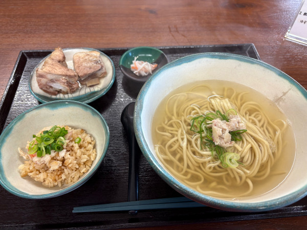 「鯛だしソーキそば1100円」@天然金目鯛だし沖縄そば 磯ノ宮の写真