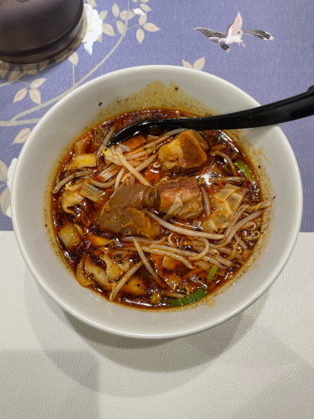 「マーラー牛バラ刀削麺(1078円)」@川味坊 鶴見店の写真