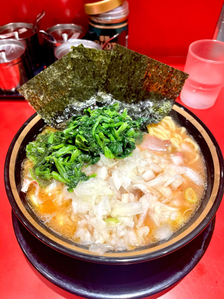 「チャーシュー麺【中】ほうれん草、玉ねぎ」@環2家 川崎店の写真