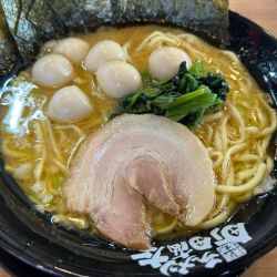 豚骨醤油ラーメン(大)＋のり＋うずら