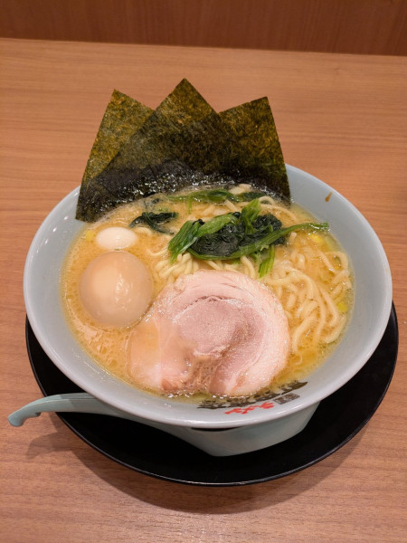 「醤油豚骨ラーメン」@町田商店 ゆめが丘ソラトス店の写真