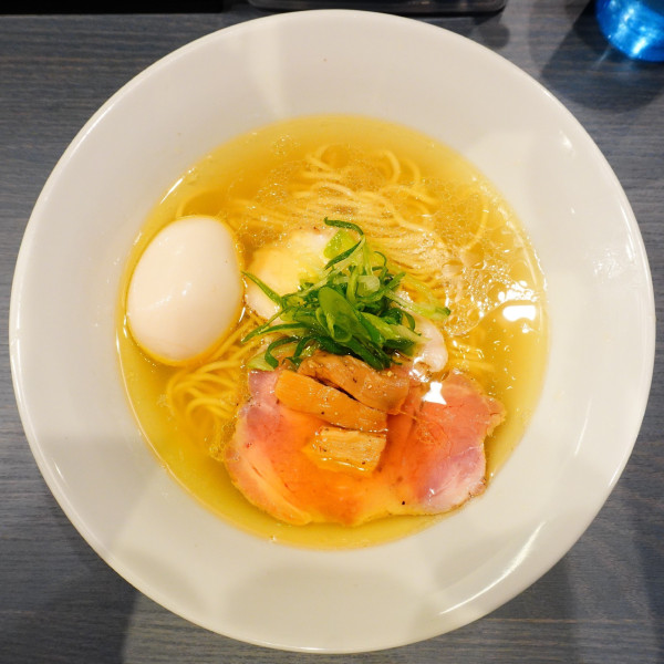 「あっさり 味玉しおらーめん」@らーめんOrangeの写真