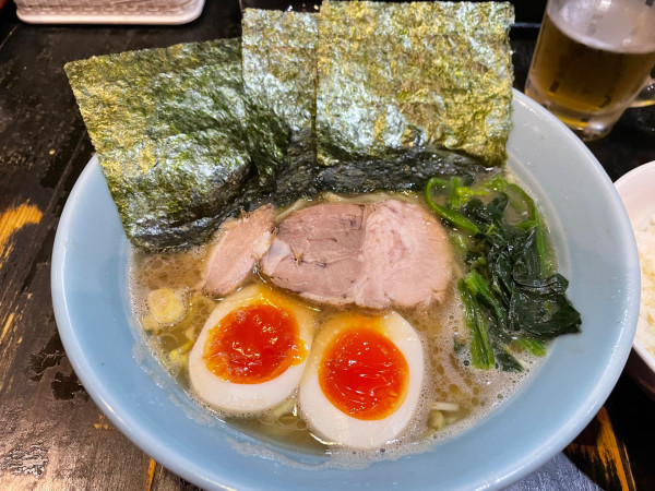 「味玉ラーメン、ライス」@らーめんありがた家の写真