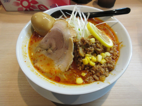 「火山らあめん（１１００円）＋味玉１００円」@旭川らあめん やまるの写真