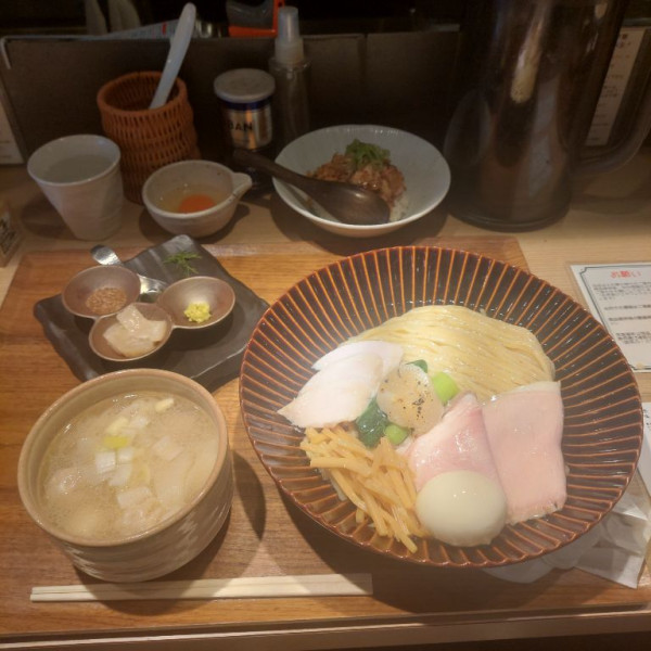 「特製帆立の昆布水つけ麺大盛 白+ちゃーしゅーご飯」@Tokyo Style Noodle ほたて日和の写真