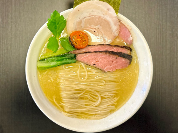 「★特中華 鶏だし塩白淡🍜¥1,360」@中華そば うお静の写真