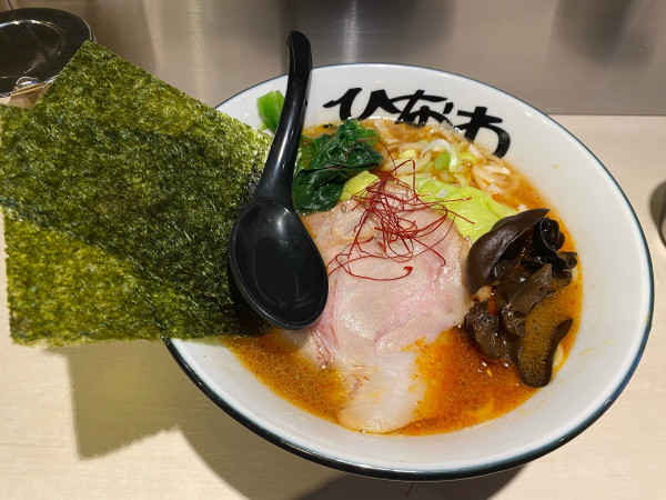 「辛うまラーメン（肩ロース）900円」@地鶏豚骨らーめん ひなわの写真