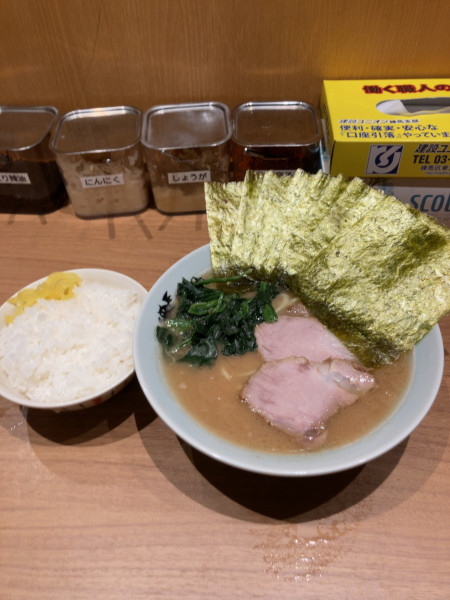 「ラーメン＋のり多め＋ごはん　1150円」@まだ洞くつ家の写真