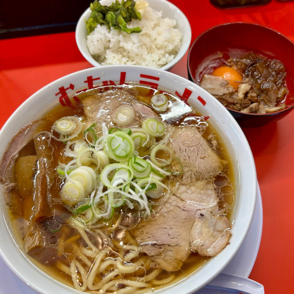 「ラーメン＋悪魔の生卵＋ライス（平日無料）」@むーちゃんラーメンの写真