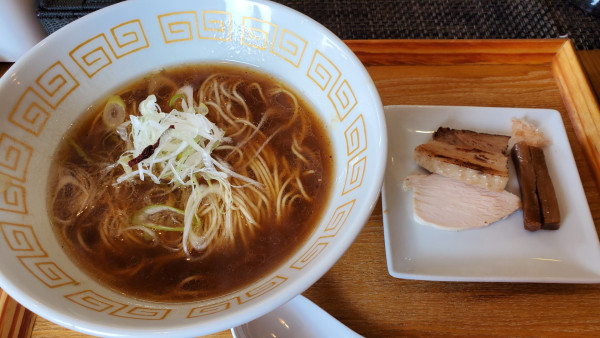 「鶏煮干ソバ」@UMAMI SOUP Noodles 虹ソラの写真