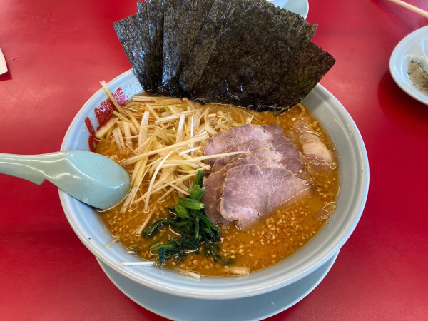 「特製味噌ネギチャーシュー大盛り＋のり」@ラーメン山岡家 春日部店の写真