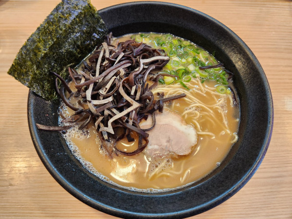 「ラーメン　キクラゲ」@九州とんこつらーめん ひらさわの写真