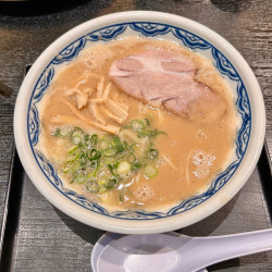 博多らぁめん（900円）