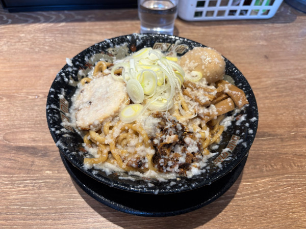 「爆盛油脂麺」@らーめん 平太周 吉祥寺店の写真