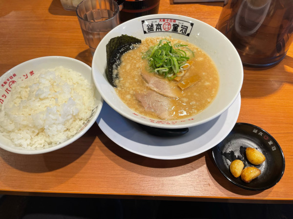 「河童ラーメン濃いめ910円平日限定セットライス大盛90円替玉1玉」@河童ラーメン本舗 箕面店の写真