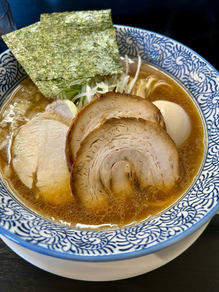 「特製あご出汁中華そば　醤油・細麺」@麺屋 㐂助の写真