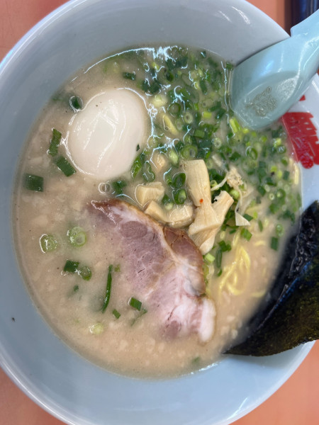 「プレミアム塩とんこつ930円」@ラーメン山岡家 鷲宮店の写真