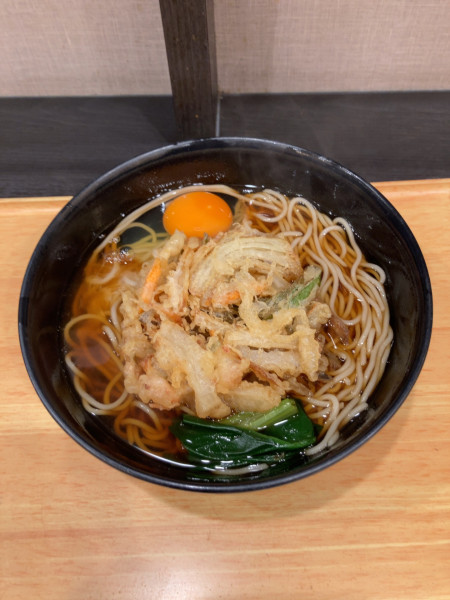 「かき揚げそば＋玉子　540円」@小諸そば 朝霞台店の写真