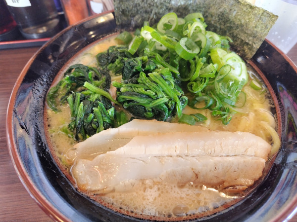 「豚骨醤油らーめん油少なめ麺やわらかめ」@横浜家系ラーメン やまふじ家 野田店の写真