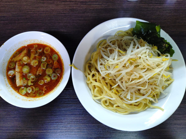 「つけ麺　ちょい辛　950円」@ラーメンはやとの写真