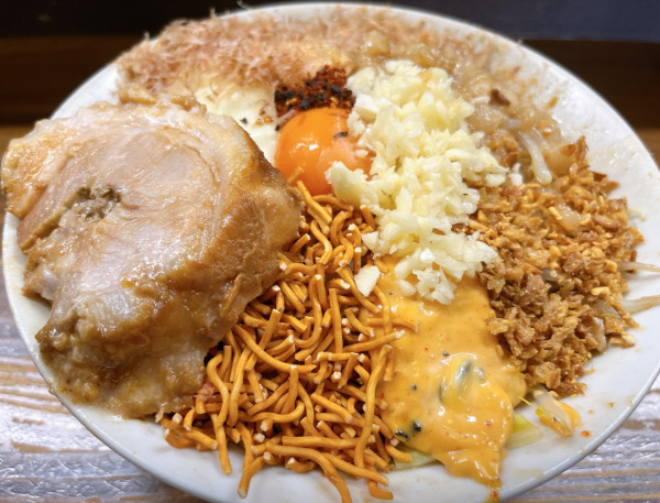 「混ぜそば　並　（1200円）コッコマン（200円）」@ハイマウントJ つくば店の写真