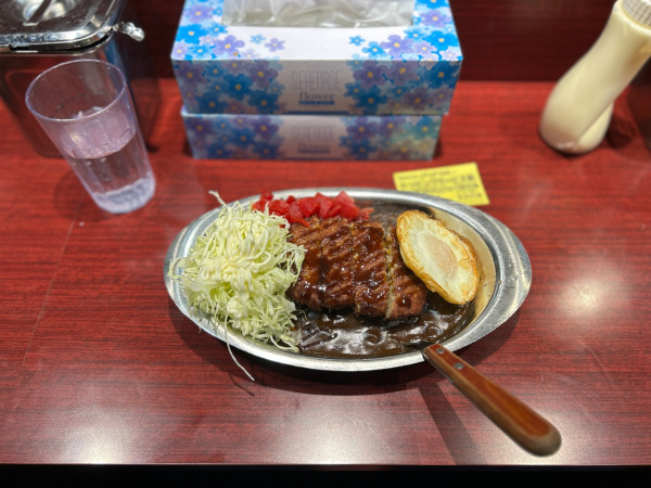 「ゴーゴーカレー（小）＋ハンバーグ、目玉焼き」@ゴーゴーカレー 東京駅八重洲北口前スタジアムの写真