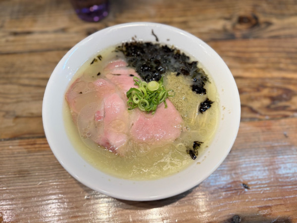「牡蠣塩ラーメン 800円＊プレオープン限定価格500円」@むかん 池袋の写真