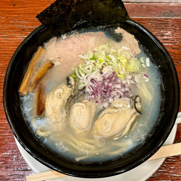 「牡蠣塩ラーメン3個」@らーめん おおはしの写真