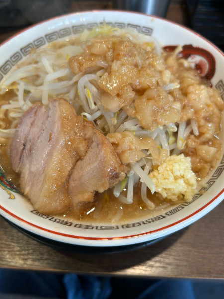 「小ラーメン＋少し＋アブラマシマシ」@豚山 鶴見店の写真